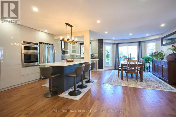 Oakville (wt West Oak Trails), ON L6M4B1,1493 WARBLER ROAD