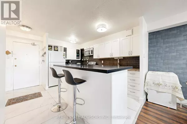 Toronto (black Creek), ON M3N2Y5,10 Tobermory DR #705