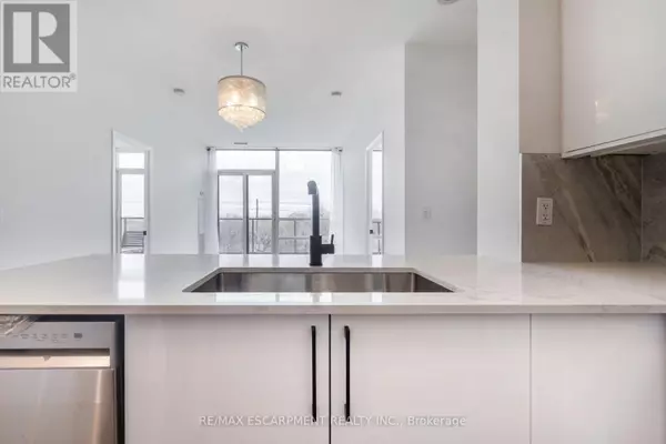 Toronto (mimico), ON M8V0B2,2230 Lake shore BLVD West #303