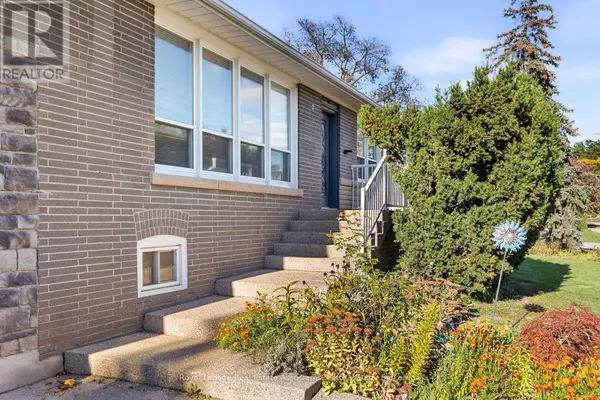 Oakville (wo West), ON L6K1R2,453 Brookside DR #Upper