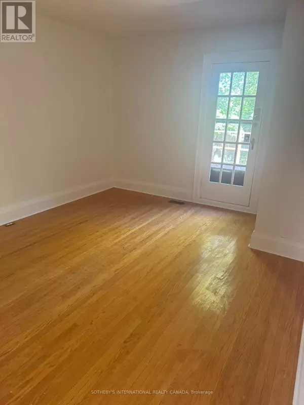 Toronto (stonegate-queensway), ON M8Y2V8,931 ROYAL YORK ROAD