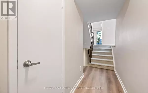 Toronto (markland Wood), ON M9C4Y2,18 SILVER SHADOW PATH