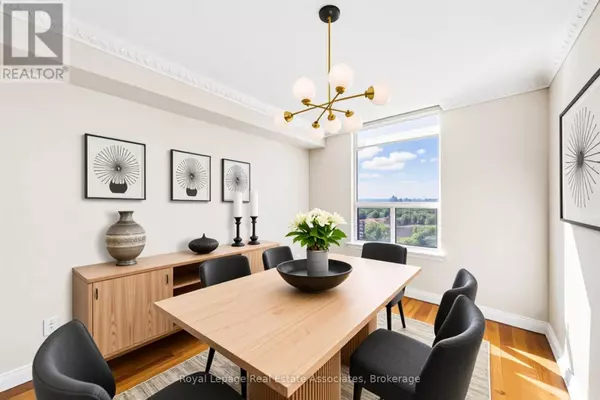 Mississauga (cooksville), ON L5B4B1,135 Hillcrest AVE #1507