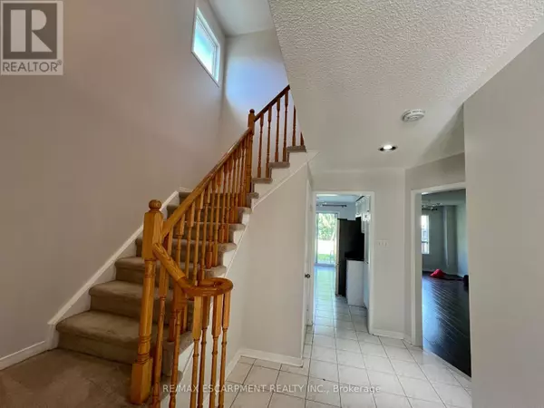 Oakville (ro River Oaks), ON L6H5Z1,125 HOPEWELL ROAD