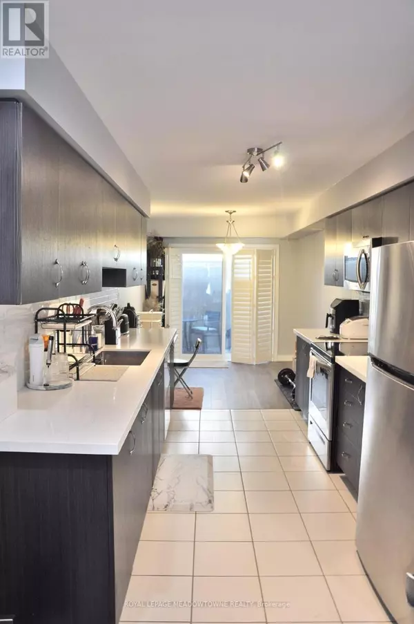 Toronto (humberlea-pelmo Park), ON M9M0E5,60 Parrotta DR #251