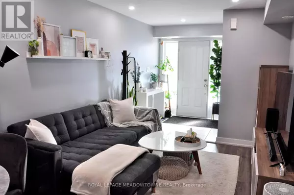 Toronto (humberlea-pelmo Park), ON M9M0E5,60 Parrotta DR #251