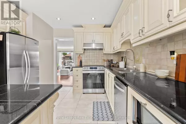 Mississauga (central Erin Mills), ON L5M4X7,4605 Donegal DR #7