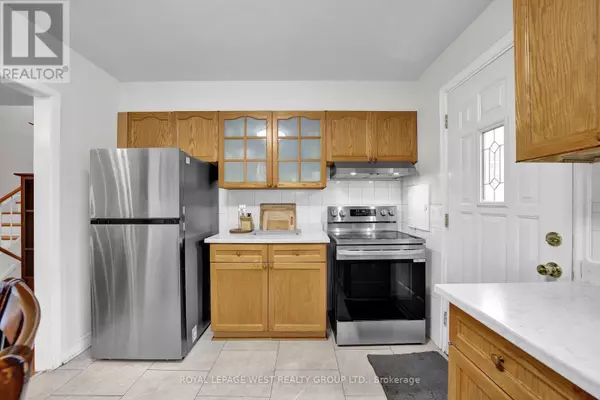 Toronto (york University Heights), ON M3J1C1,58 FRANKTON CRESCENT