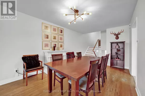 Toronto (york University Heights), ON M3J1C1,58 FRANKTON CRESCENT