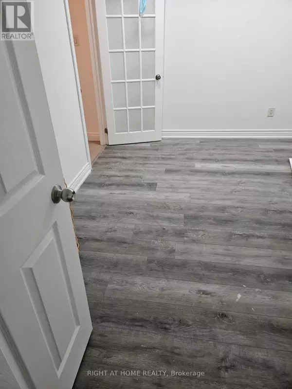 Mississauga (east Credit), ON L5V1C1,1137 EWING CRESCENT