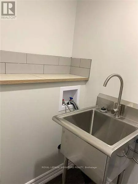 Brampton (credit Valley), ON L6X0Y6,61 FRENCHPARK CIRCLE