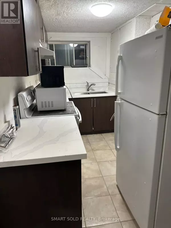 Brampton (central Park), ON L6S1N7,22 HAZELGLEN COURT