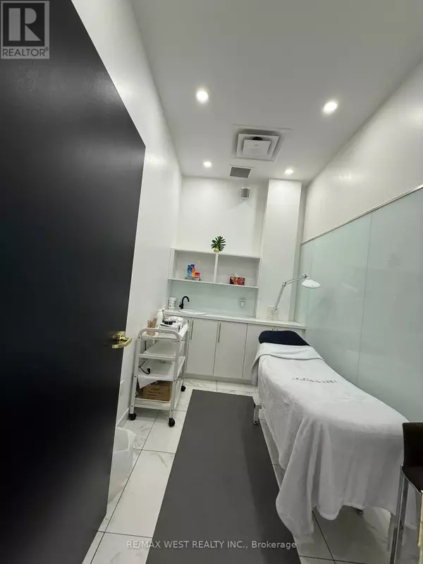 Mississauga (hurontario), ON L4Z3X6,5027 Hurontario St (Rent Room 1) ST #4