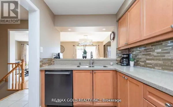 Milton (ha Harrison), ON L9T2C9,812 HERMAN WAY