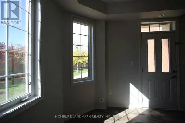 Oakville (wt West Oak Trails), ON L6M0K5,2614 Dashwood DR #11