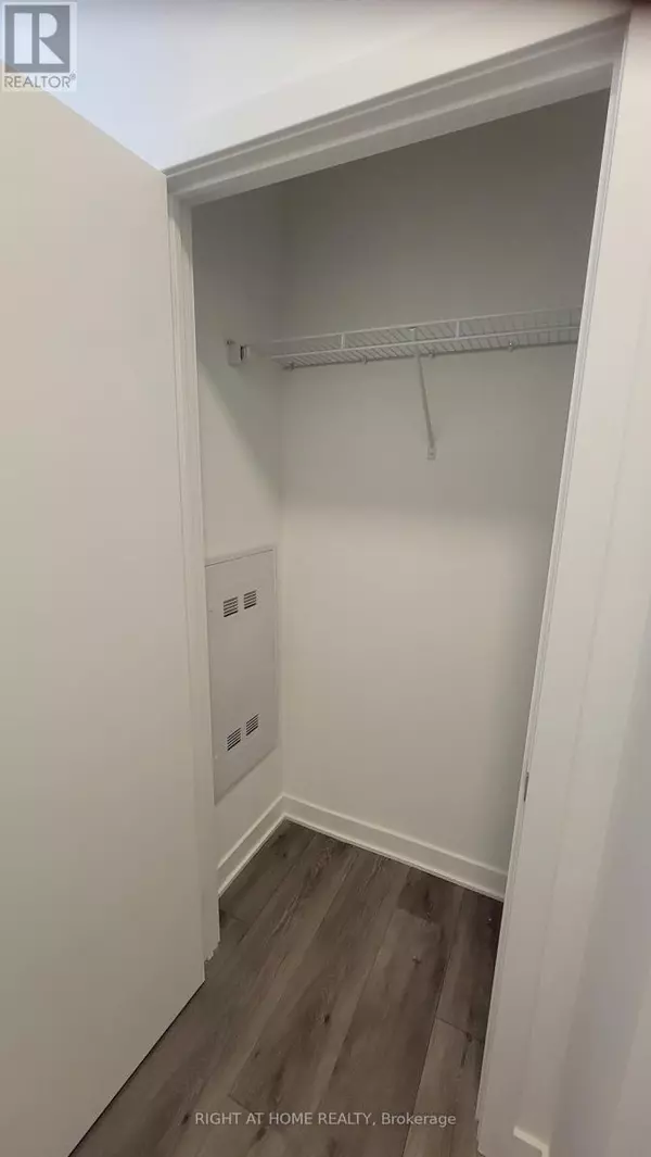 Toronto (islington-city Centre West), ON M8Z6C7,1007 The Queensway #223