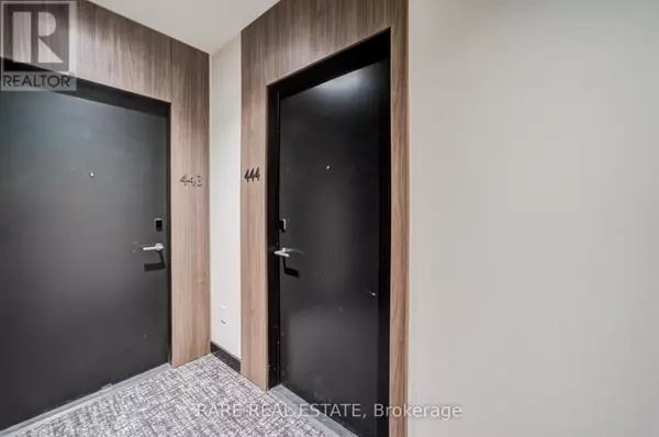 Oakville (ga Glen Abbey), ON L6M5N2,2501 Saw Whet BLVD #444