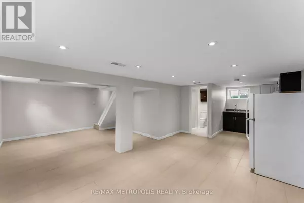 Toronto (elms-old Rexdale), ON M9W1S9,96 Allenby AVE #Bsmnt