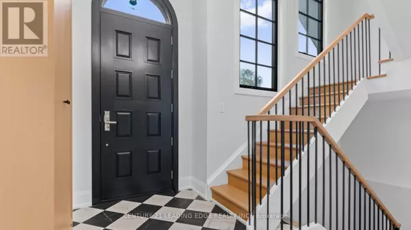 Oakville (wo West), ON L6K2J3,197 GLEN OAK DRIVE