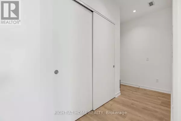 Toronto (yorkdale-glen Park), ON M6B3J7,722 Marlee AVE #406