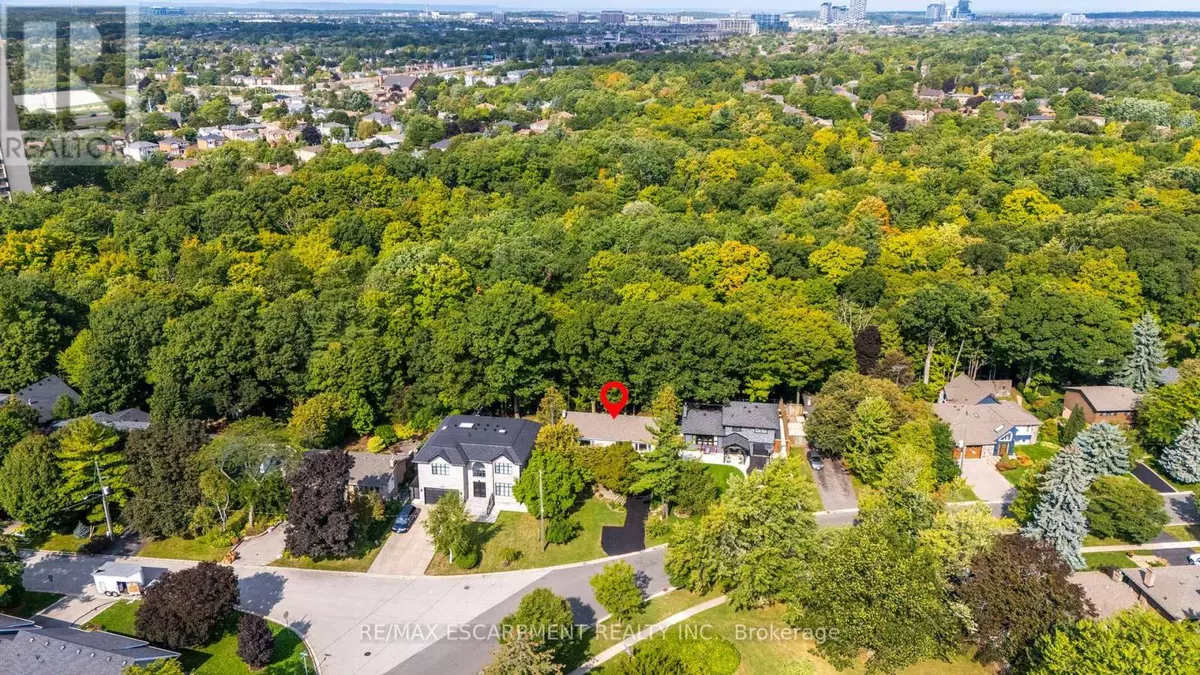Oakville (fa Falgarwood), ON L6H1P2,463 GRAND BOULEVARD
