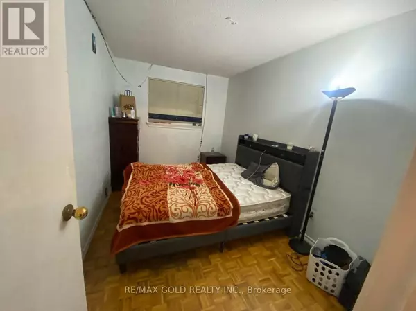 Brampton (northgate), ON L6S1T3,30 GREENWOOD CRESCENT E