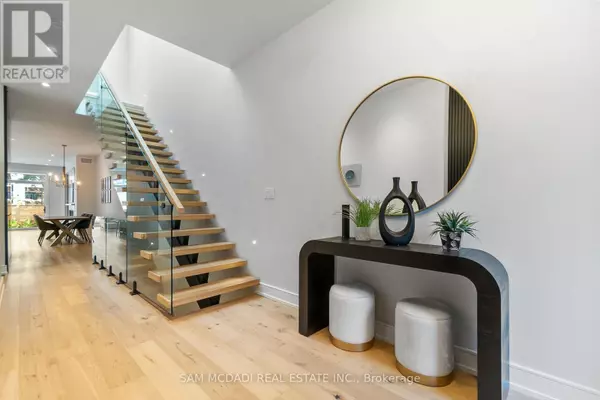 Mississauga (port Credit), ON L5G3L8,39 OAKWOOD AVENUE N