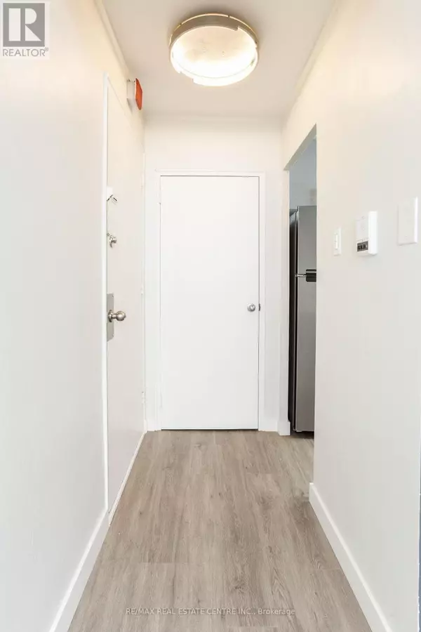 Toronto (stonegate-queensway), ON M8Y1Y9,5 Hill Heights RD #107