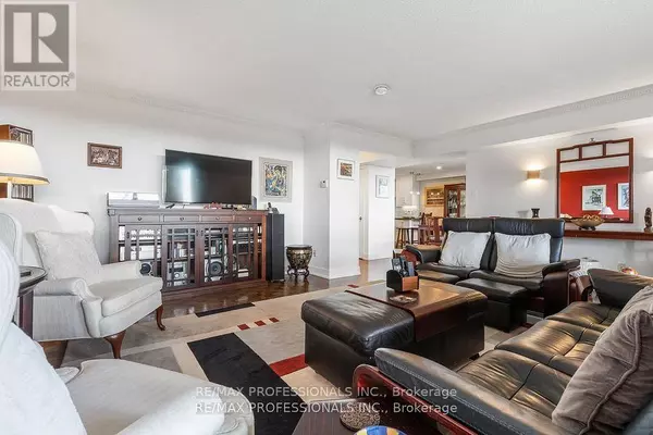 Toronto (markland Wood), ON M9C4X8,296 Mill RD #E5