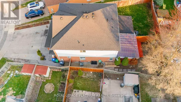 Brampton (sandringham-wellington), ON L6R2E8,102 BUNCHBERRY WAY