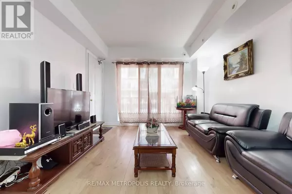 Toronto (humbermede), ON M9M0A4,3043 Finch AVE West #2025