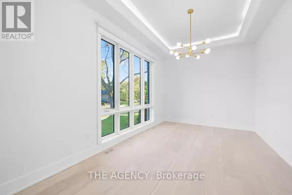 Toronto (humber Heights), ON M9P1P8,15 DRURY LANE