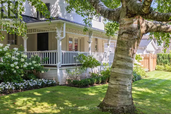 Oakville (oo Old Oakville), ON L6J1B5,212 KING STREET