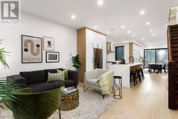 Toronto (roncesvalles), ON M6R1C7,71 HARVARD AVENUE