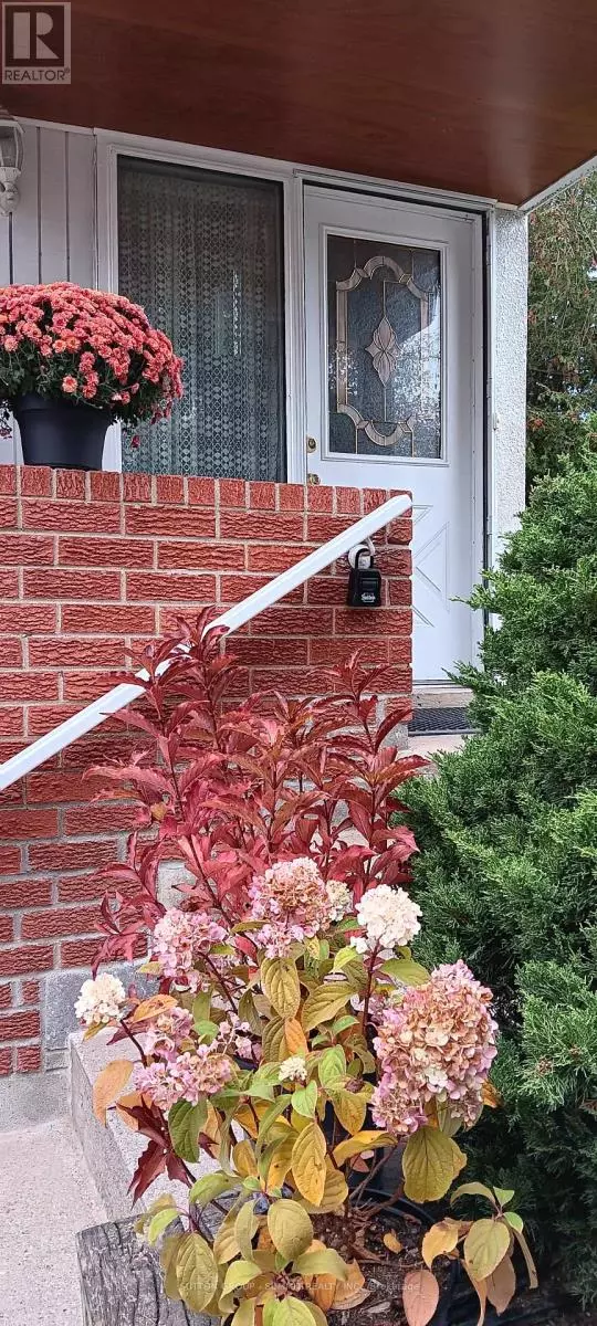 Mississauga (meadowvale), ON L5N1P3,2529 TRONDHEIM CRESCENT