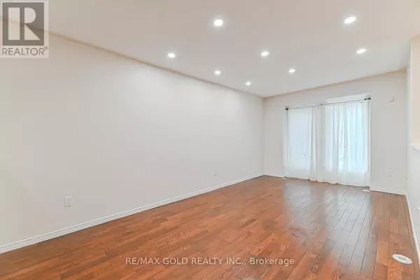 Mississauga (hurontario), ON L5R4E7,50 Strathaven DR #14