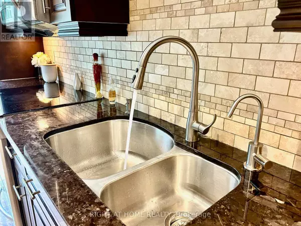 Brampton (central Park), ON L6S5P7,32 HEATHCLIFFE SQUARE