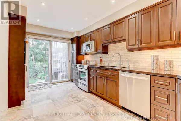 Brampton (central Park), ON L6S5P7,32 HEATHCLIFFE SQUARE