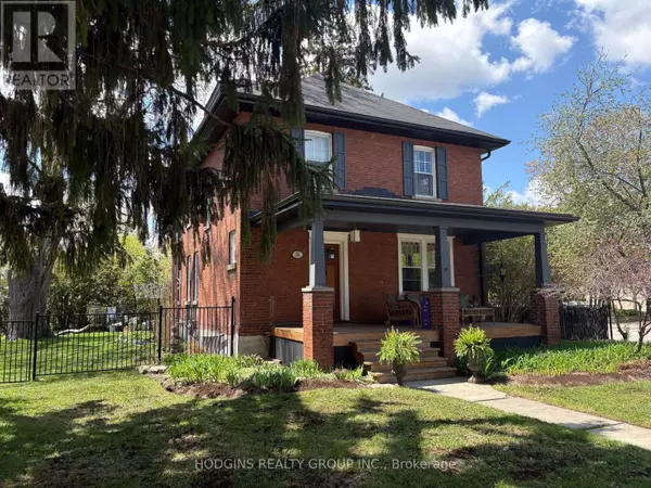 26 BRANT AVENUE, Mississauga (port Credit), ON L5G3N8