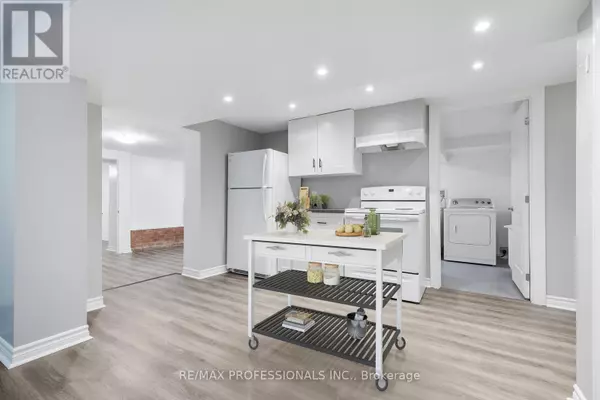 Toronto (long Branch), ON M8W3L2,62 Thirty Sixth ST #BSMT