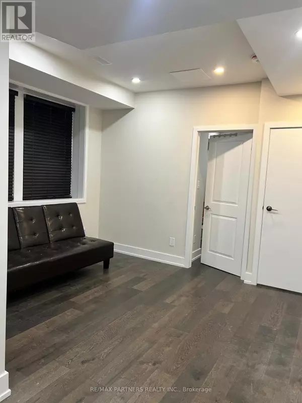 Toronto (dovercourt-wallace Emerson-junction), ON M6H3M7,117 PAULINE AVENUE