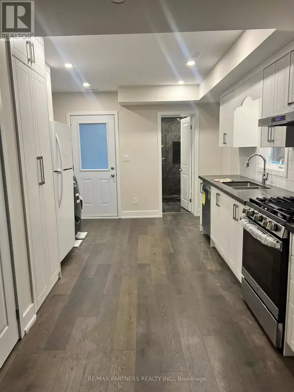 Toronto (dovercourt-wallace Emerson-junction), ON M6H3M7,117 PAULINE AVENUE