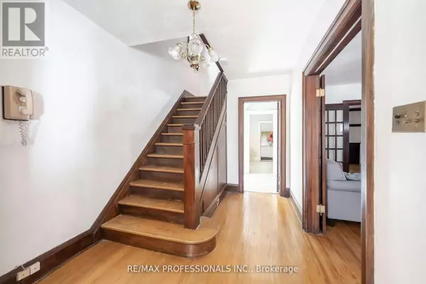 Toronto (mimico), ON M8V2N1,24 QUEENS AVENUE