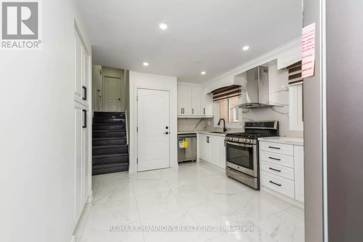 Brampton (brampton North), ON L6V3M1,11 CROSSWOOD LANE