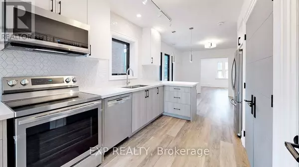 Toronto (high Park-swansea), ON M6R1W2,218 Howard Park AVE #2