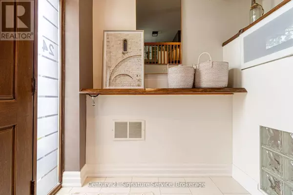 Mississauga (streetsville), ON L5M1E9,24 JOYMAR DRIVE