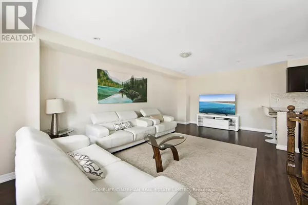 Oakville (go Glenorchy), ON L6M0V6,335 ELLEN DAVIDSON DRIVE