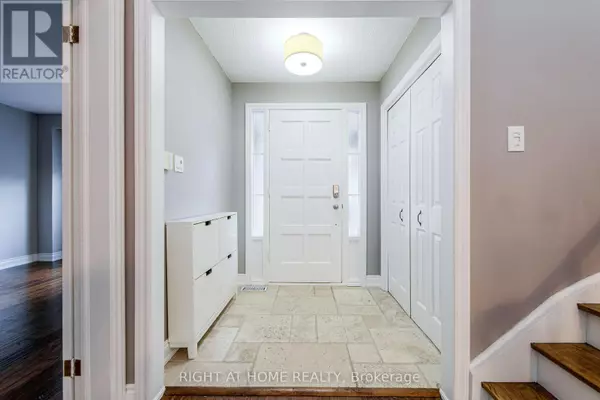 Oakville (ga Glen Abbey), ON L6M1E3,1020 ROXBOROUGH DRIVE