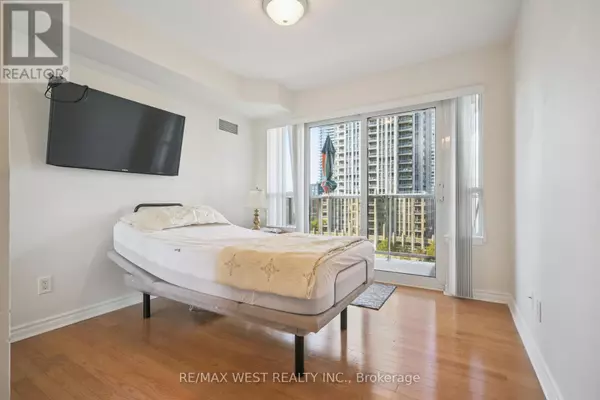 Mississauga (city Centre), ON L5B4N1,350 Princess Royal DR #805