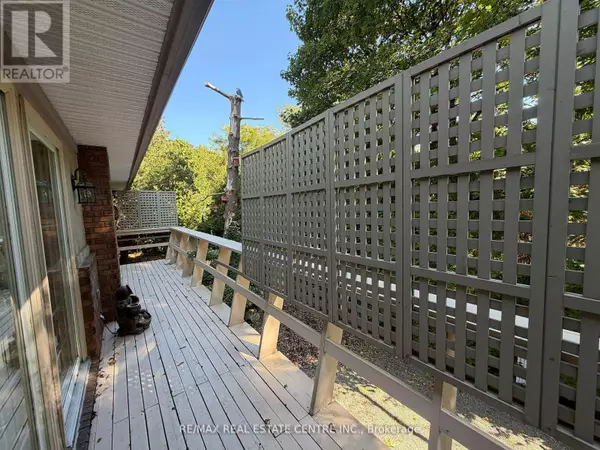 Oakville (oo Old Oakville), ON L6J3T5,117 WATSON AVENUE